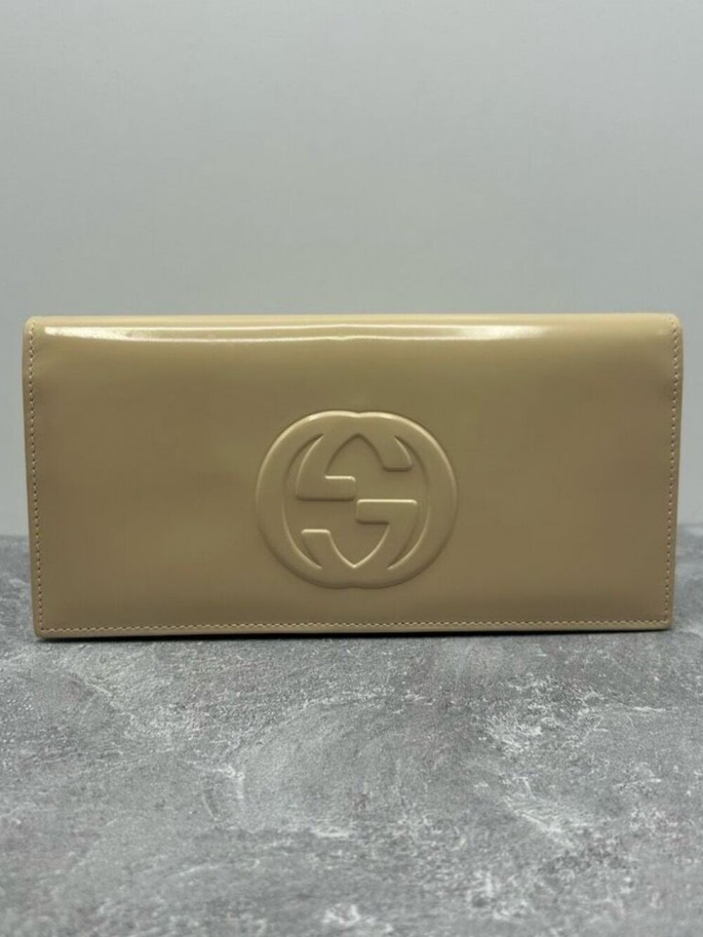 Gucci Tan Beige Leather Bifold Long Wallet Purse Snap Interlocking G Logo